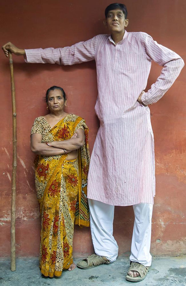 印度2.47米巨人拿研究生学历找不到工作