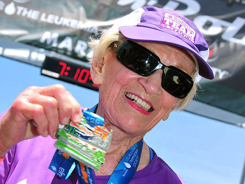 美国92岁老奶奶改写女性马拉松完赛者最高龄纪录
