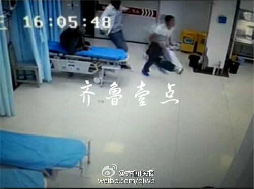男子在医院夺取医生剪刀捅伤6人