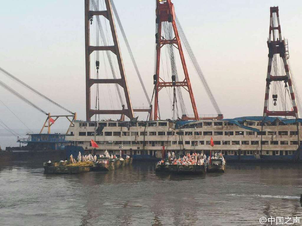 中国“东方之星”号沉船事故已经造成396人死亡 - 2015年6月6日, 俄罗斯卫星通讯社