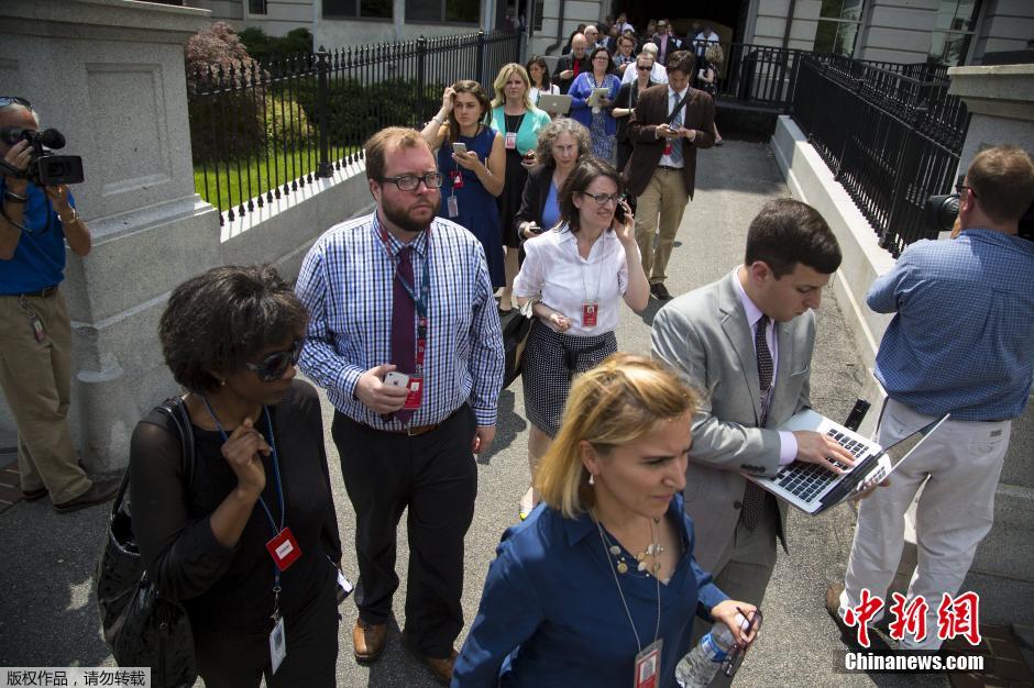 美国白宫遭炸弹威胁 大批记者被紧急疏散