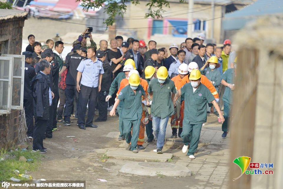 辽宁葫芦岛居民楼爆炸 一男子被埋12小时后生