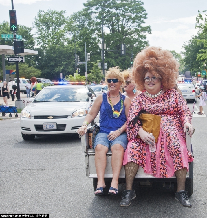 美国华盛顿同性恋群体街头游行 奇装异服分外惹眼