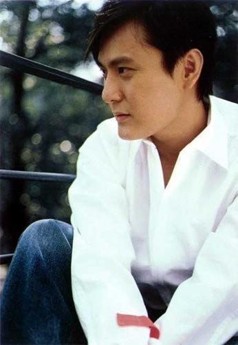 杨幂小S脚臭吴尊不洗澡 盘点特殊癖好的明星