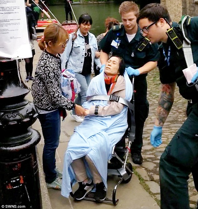 中国游客在英国剑桥被撑篙打昏