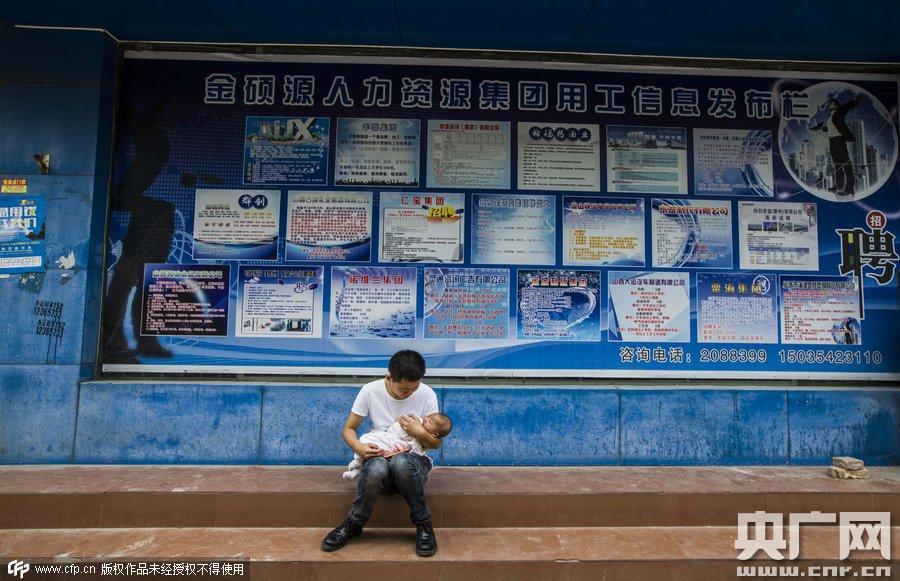 图片故事：90后的未婚爸爸