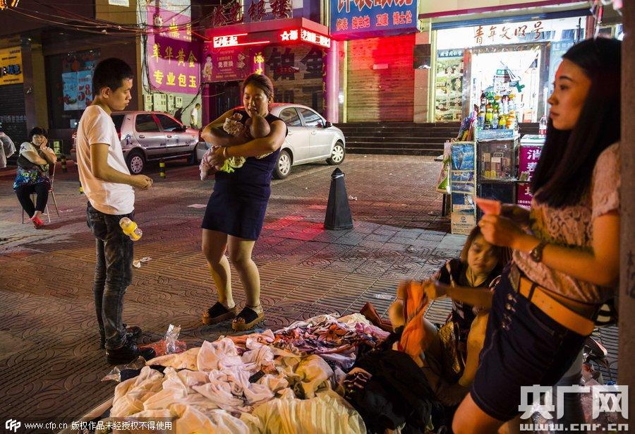 图片故事：90后的未婚爸爸