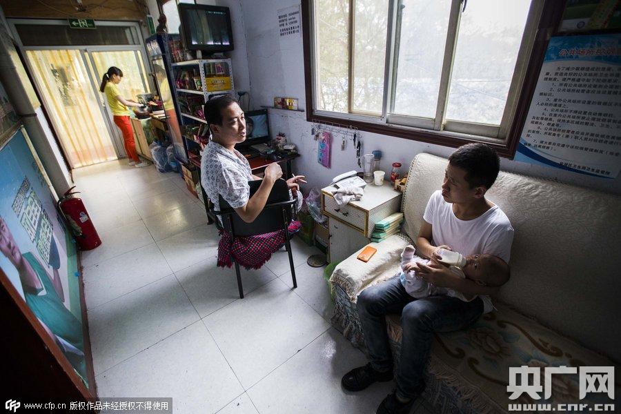 图片故事：90后的未婚爸爸
