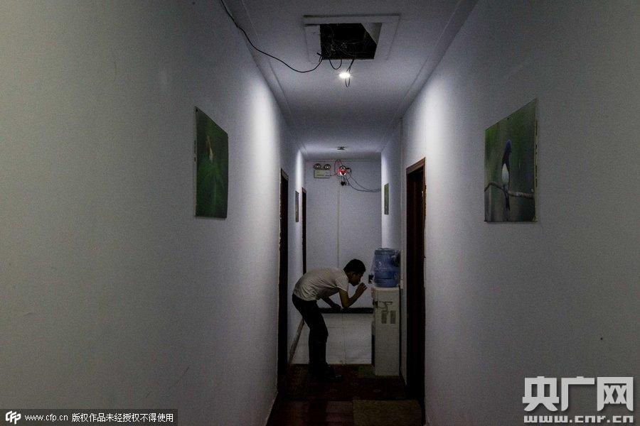 图片故事：90后的未婚爸爸