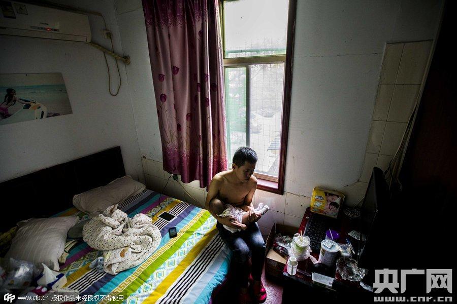 图片故事：90后的未婚爸爸
