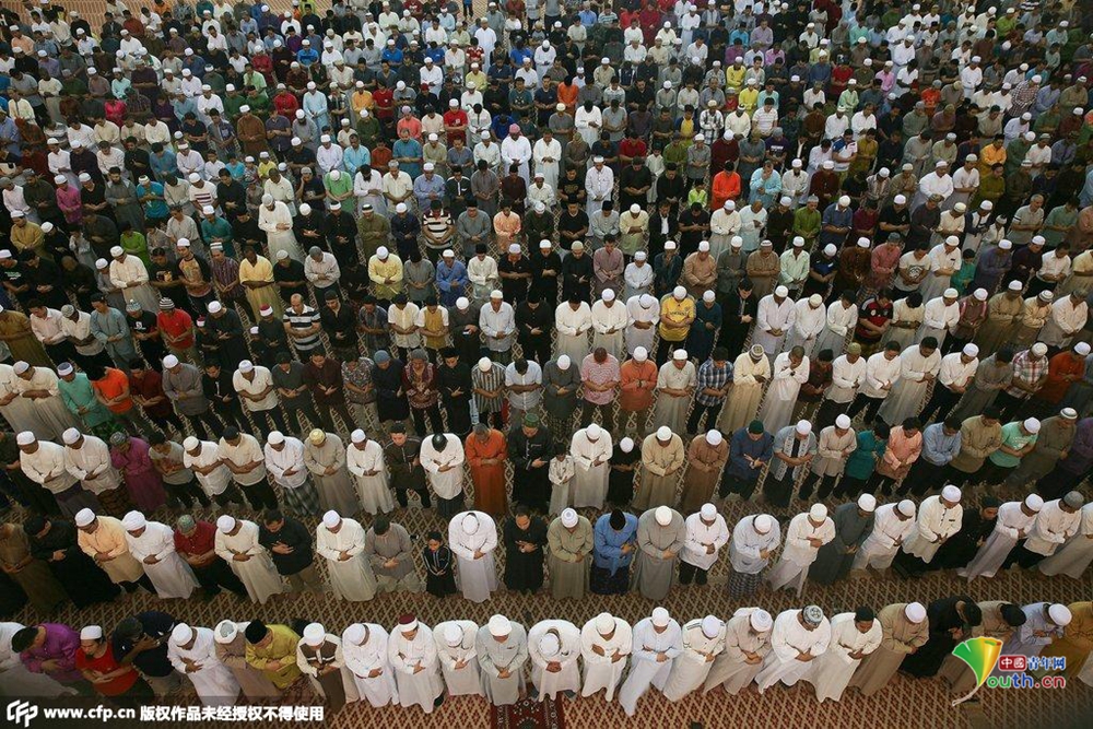 多国穆斯林举行特别祷告迎接斋月到来