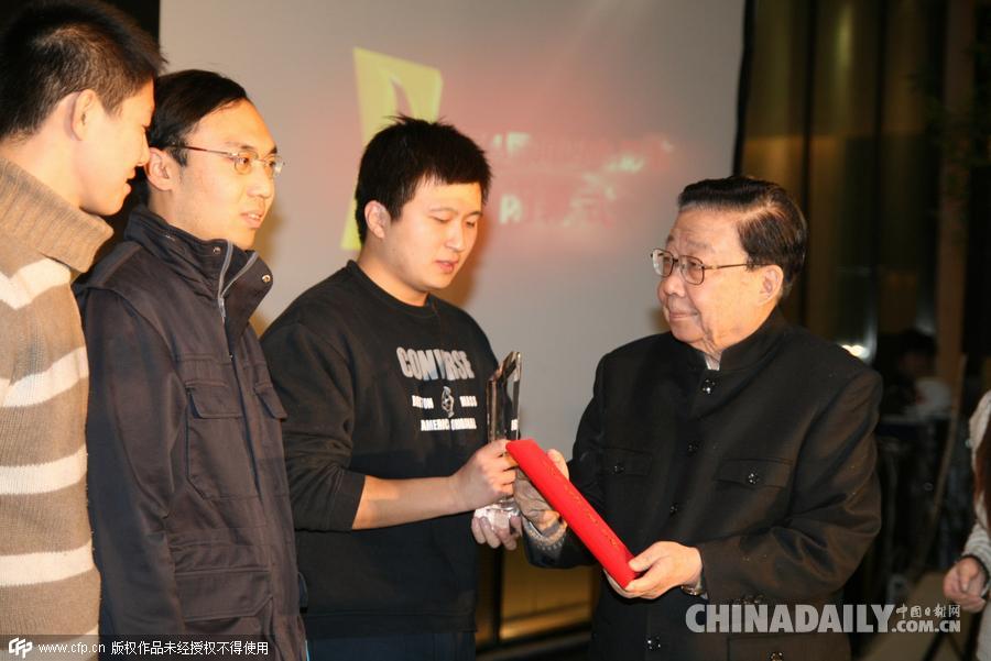 著名导演谢铁骊去世 曾与谢晋并称“南谢北谢”