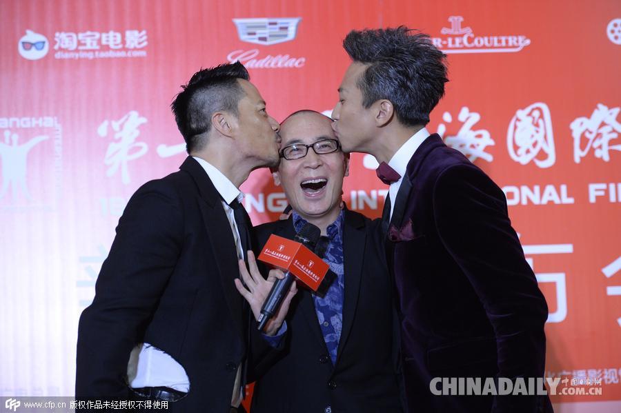 邓超“出轨门”后首现身 与段奕宏互吻额头秀“基情”