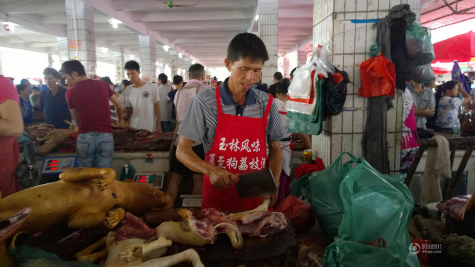 广西玉林狗肉节热闹似过年 街头巡逻加强