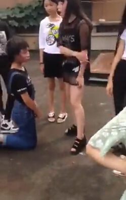 网曝江西永新县多名女初中生围殴女生
