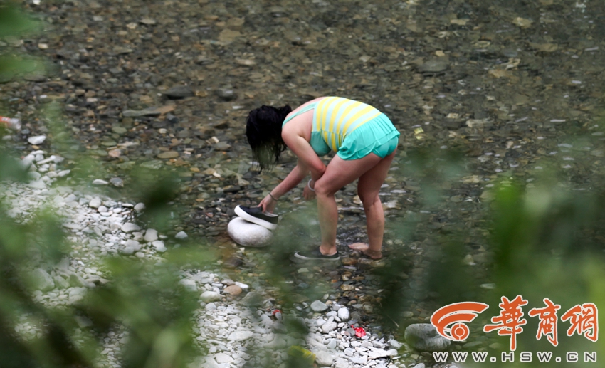 西安水源地：游客泡澡洗鞋烧烤