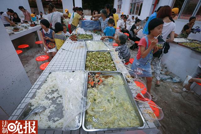 广西玉林：狗肉节当天 素食节同时举办获数百人捧场