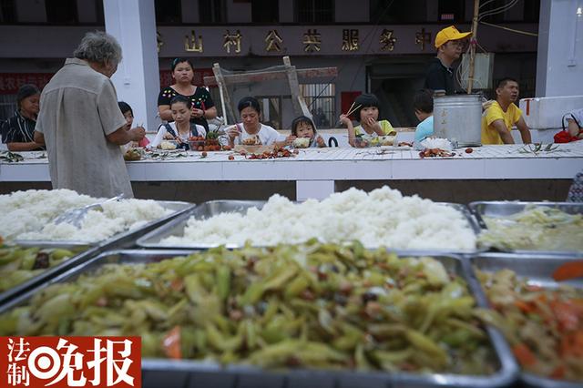 广西玉林：狗肉节当天 素食节同时举办获数百人捧场