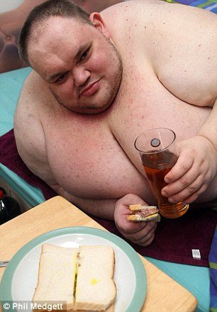 英国最胖男子叫完外卖猝死家中 体重800多斤