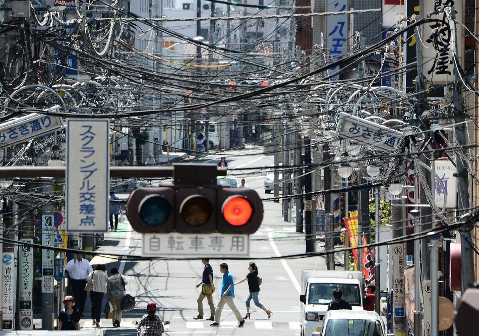 日本东京一街道电线“遮天蔽日”