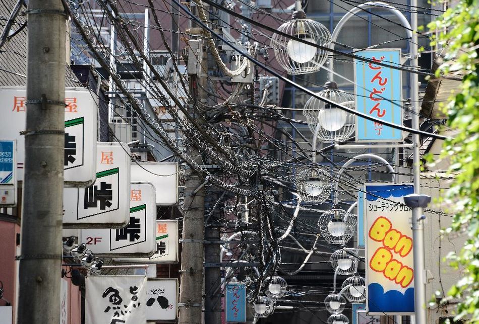 日本东京一街道电线“遮天蔽日”