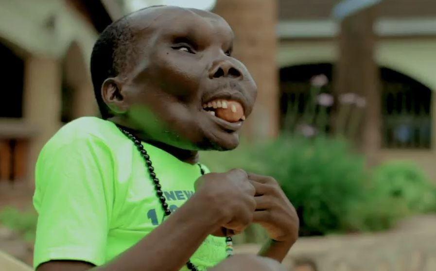 乌干达“最丑男人”8次当爹参加选秀成明星