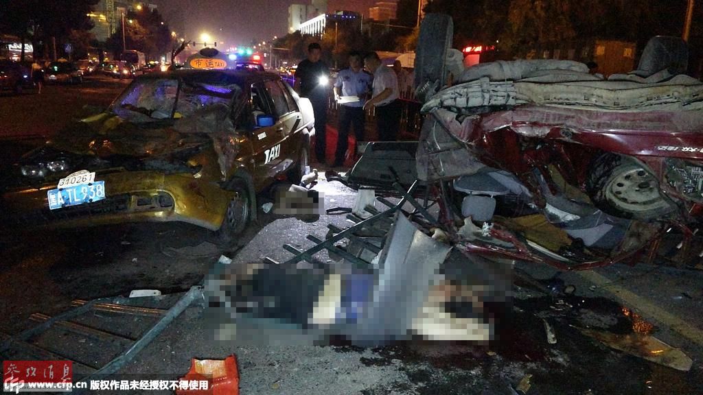 哈尔滨发生严重车祸致4死5伤