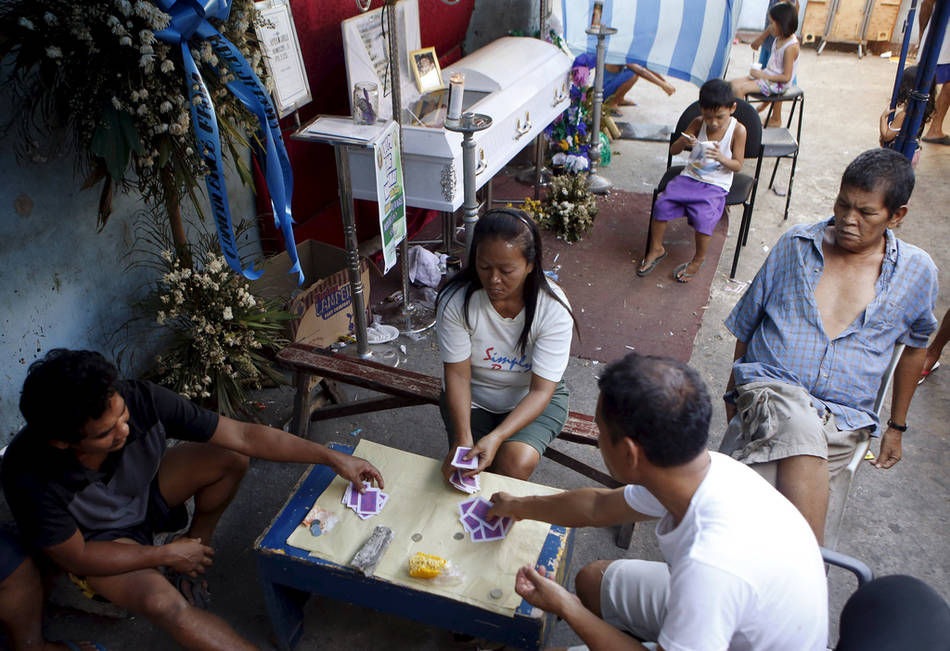 菲律宾的赌博文化：葬礼间歇聚众赌博