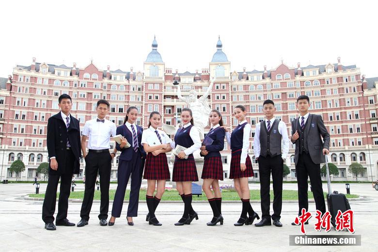四川一学校发布国际范校服 打造中国最美校服