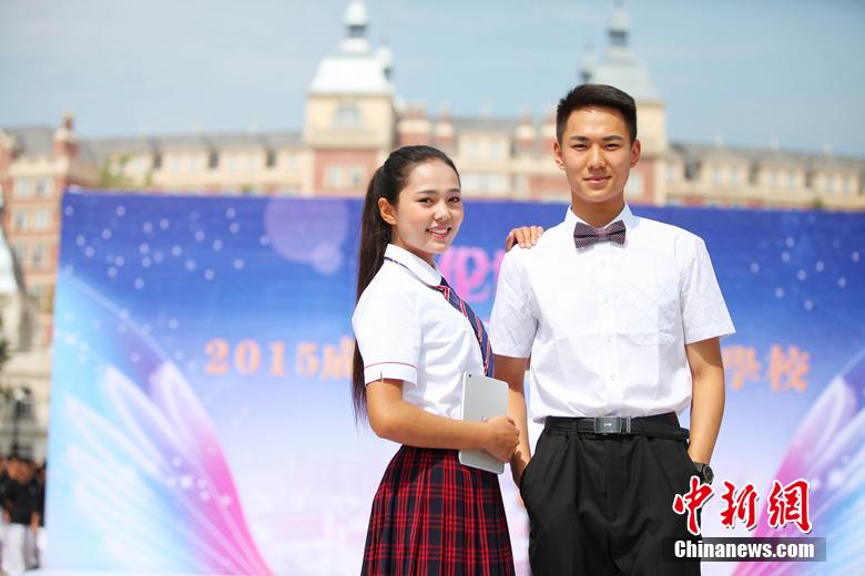 四川一学校发布国际范校服 打造中国最美校服