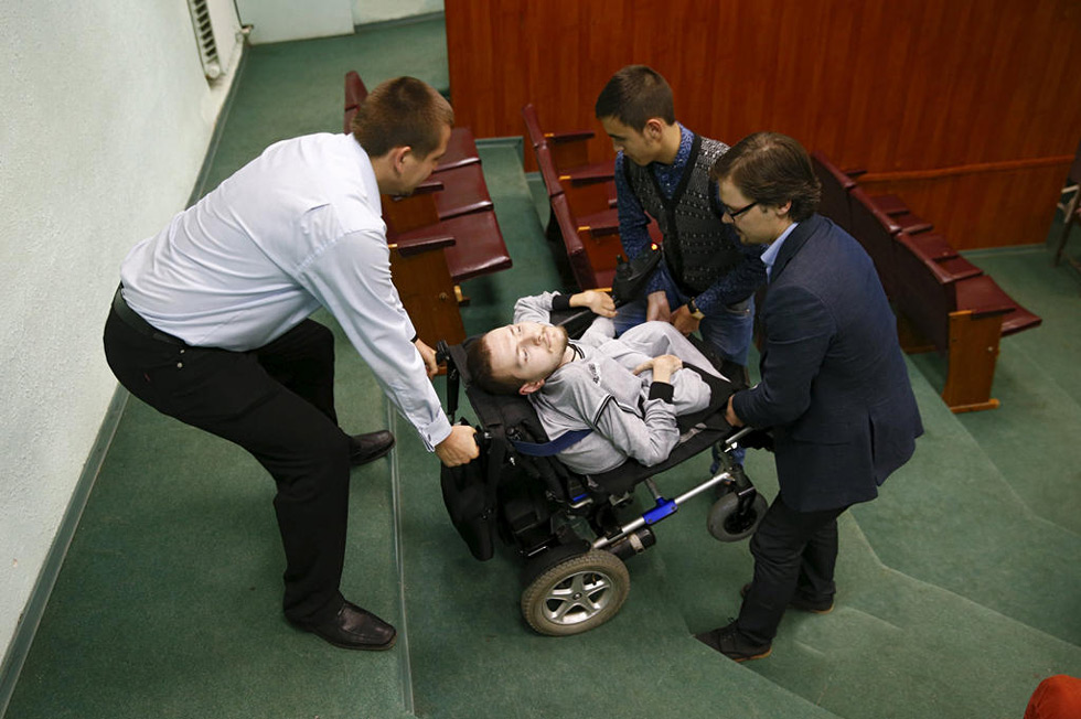 俄男子将接受世界首例头颅移植手术