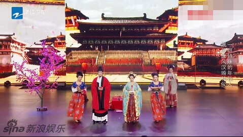 周立波讽刺汉服表演者