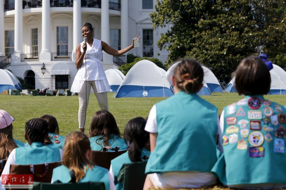 米歇尔邀女童子军互动 白宫草坪变“露营地”