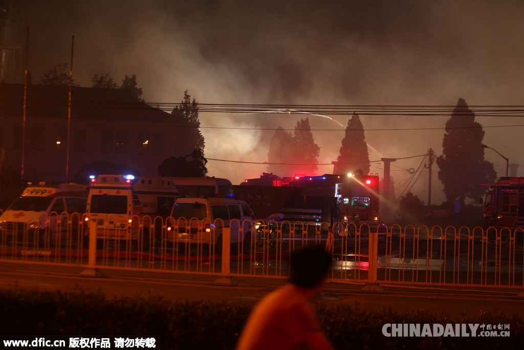 北京大红门木材厂库房失火 过火面积达1500平方米