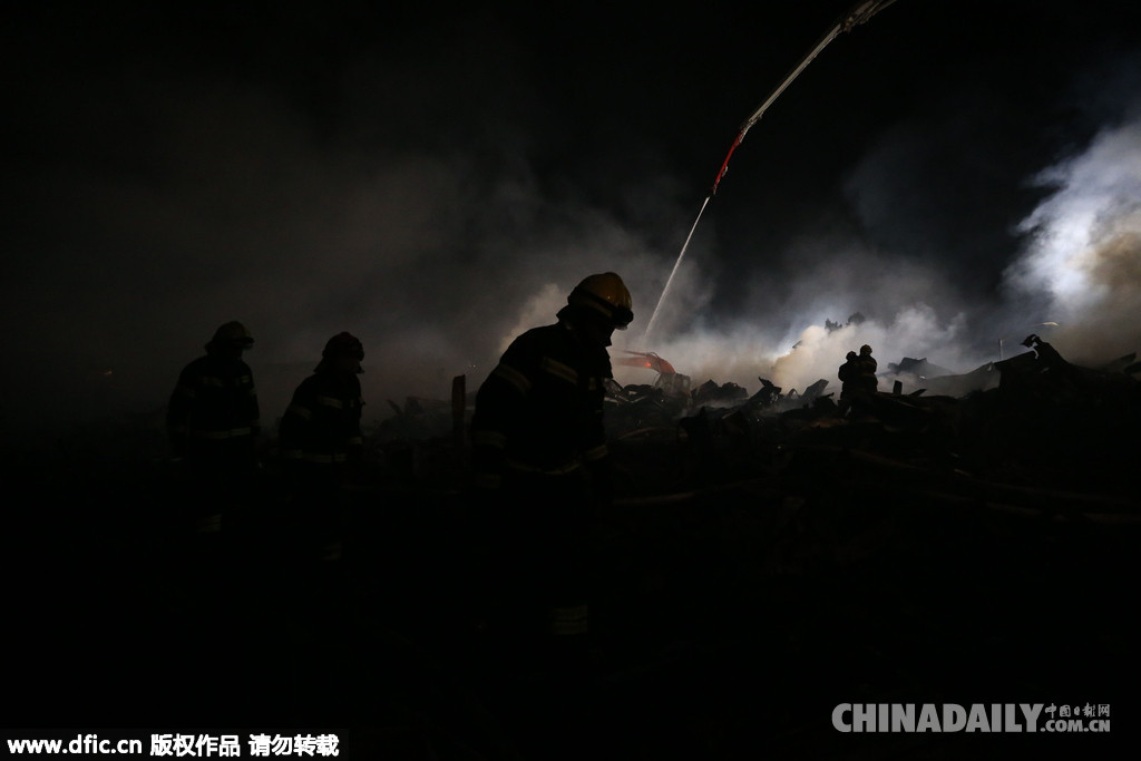 北京大红门木材厂库房失火 过火面积达1500平方米