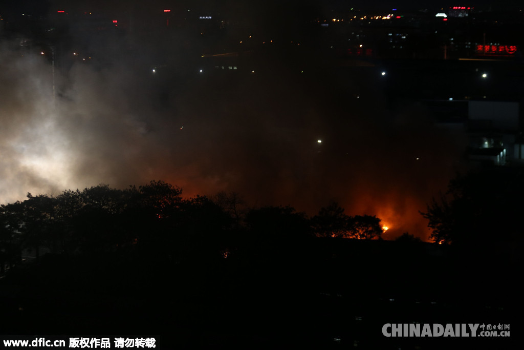 北京大红门木材厂库房失火 过火面积达1500平方米
