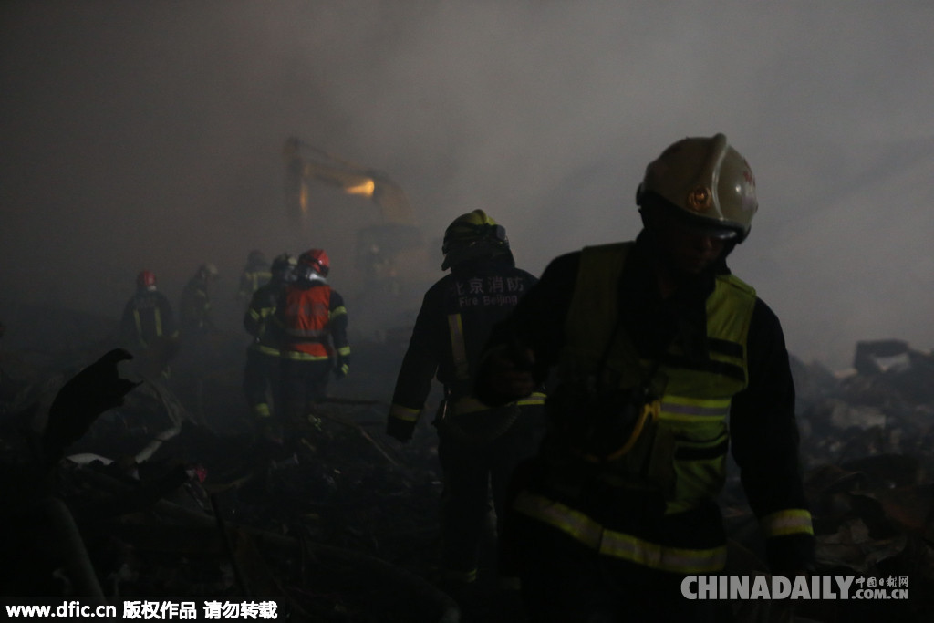 北京大红门木材厂库房失火 过火面积达1500平方米
