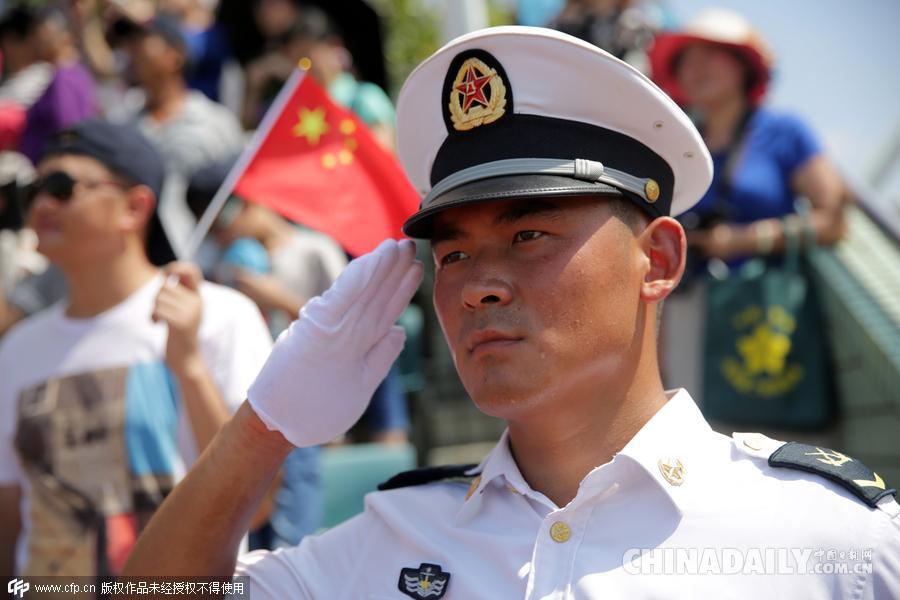 香港回归18周年 驻港部队开放两军营供参观体验
