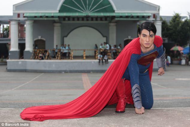 菲律宾男子整容23次成现实版超人