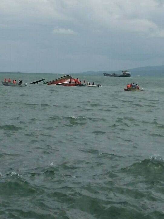 载有173人的船只菲律宾海域倾覆 多人死亡
