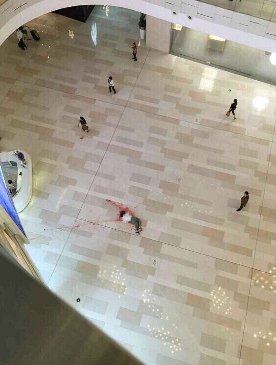上海：一老年男子因重病厌世跳楼