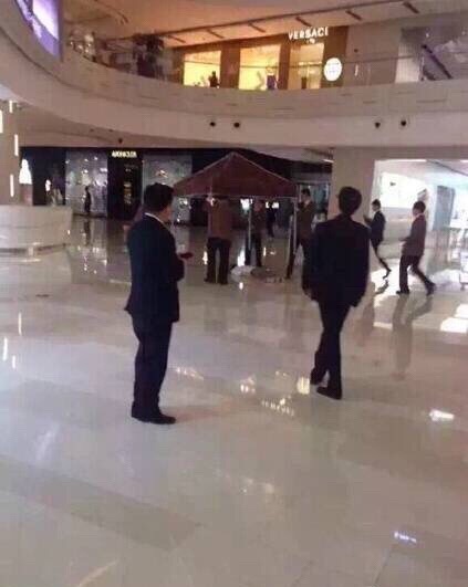 上海：一老年男子因重病厌世跳楼