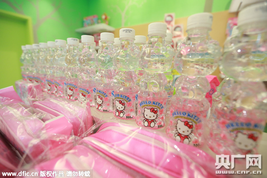 浙江万人汇聚国内首座Kitty猫主题公园
