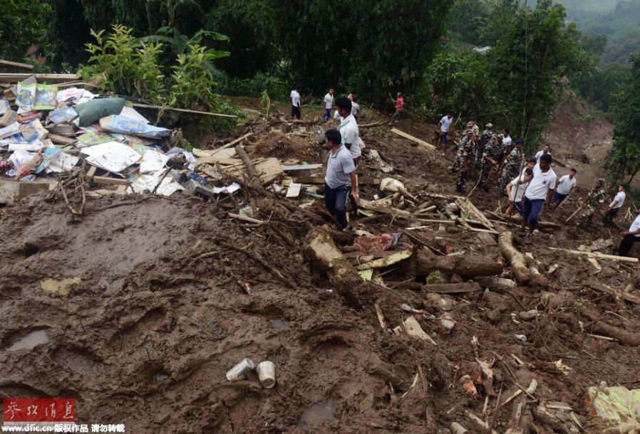 印度因暴雨导致山体滑坡 至少30人死亡
