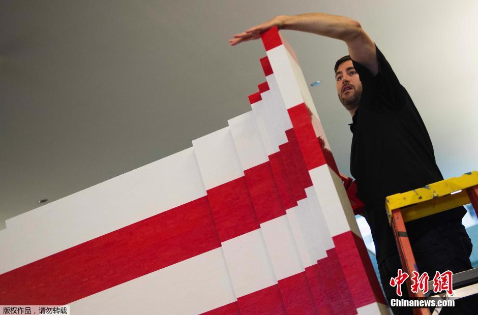华盛顿乐高大师搭建世界最大美国国旗