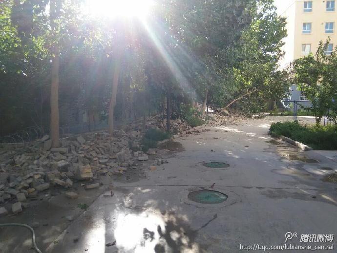 新疆皮山6.5级地震 公安局电子屏被震掉