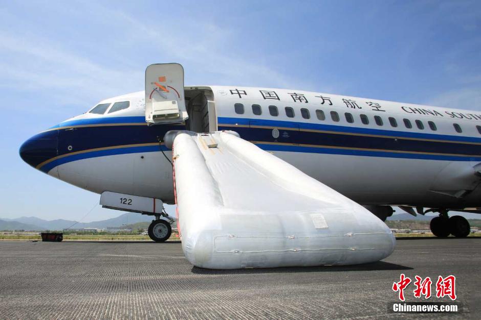南航广州飞曼谷航班遇发动机火警备降三亚