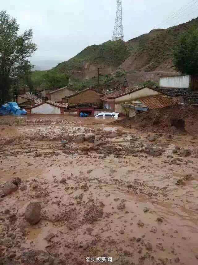 甘肃肃南突降暴雨引发山洪泥石流 18户民房被毁