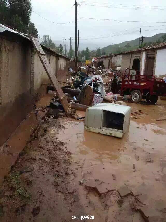 甘肃肃南突降暴雨引发山洪泥石流 18户民房被毁
