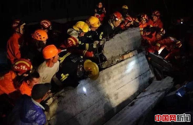 浙江温岭一鞋材厂房坍塌 已造成13人死亡(组图)
